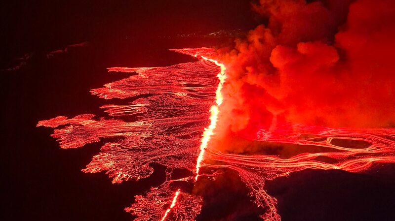 Icelandic_Volcano_Erupts_Fourth_Time_in_Three_Months_Lighting_Up_Night_Sky - Khabar Asia Icelandic Volcano Erupts Fourth Time in Three Months, Lighting Up Night Sky