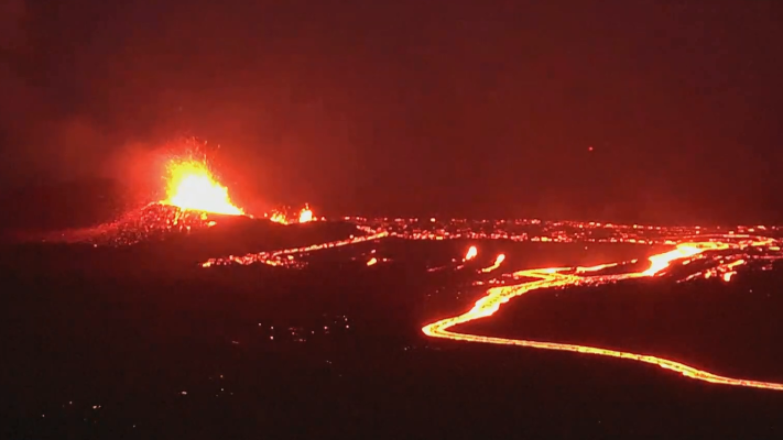 Iceland's Southwestern Volcano Erupts for Fifth Time Since December video poster