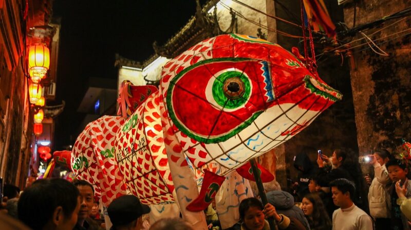 Illuminating_Tradition_Fish-Shaped_Lanterns_Light_Up_Zhanqi_Village - Khabar Asia Illuminating Tradition: Fish-Shaped Lanterns Light Up Zhanqi Village