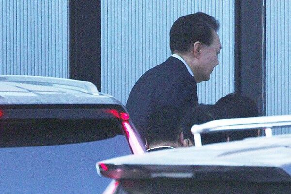 Impeached_South_Korean_President_Yoon_Suk_yeol_Arrested_at_Seoul_Residence