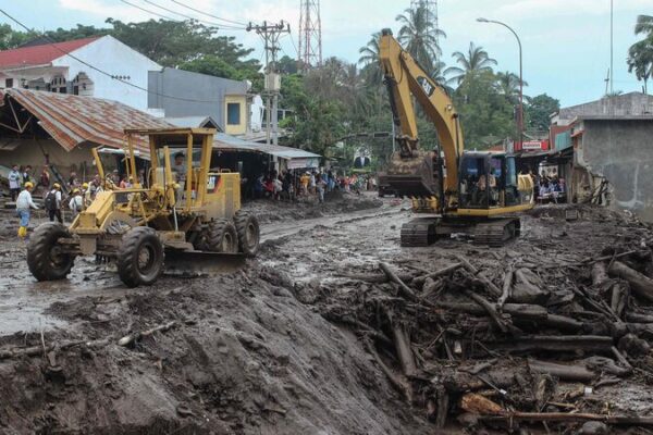 Indonesia Floods Claim 52 Lives; 17 Still Missing Indonesia Floods Claim 52 Lives; 17 Still Missing