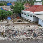 Indonesian Fishing Village Struggles with Mounting Plastic Waste Amid Changing Weather Patterns