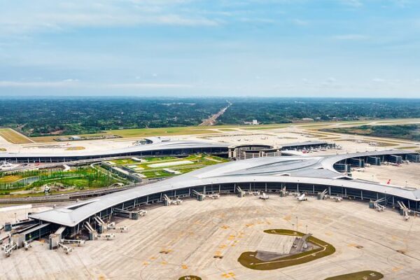 Indonesia's President Joko Widodo Arrives in Chengdu for World University Games video poster