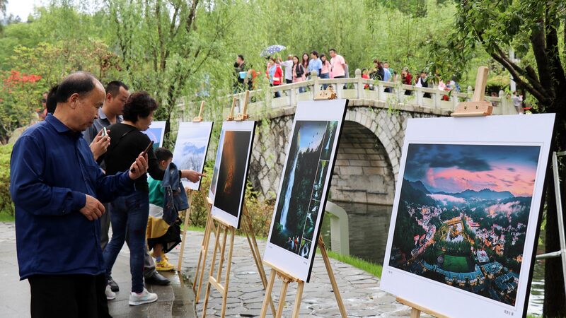 Innovative_Consumption_Models_Ignite_China_s__Holiday_Economy__Ahead_of_National_Day