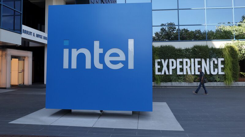 Intel_to_Cut_15__of_Workforce__Suspends_Dividend_Amid_Turnaround