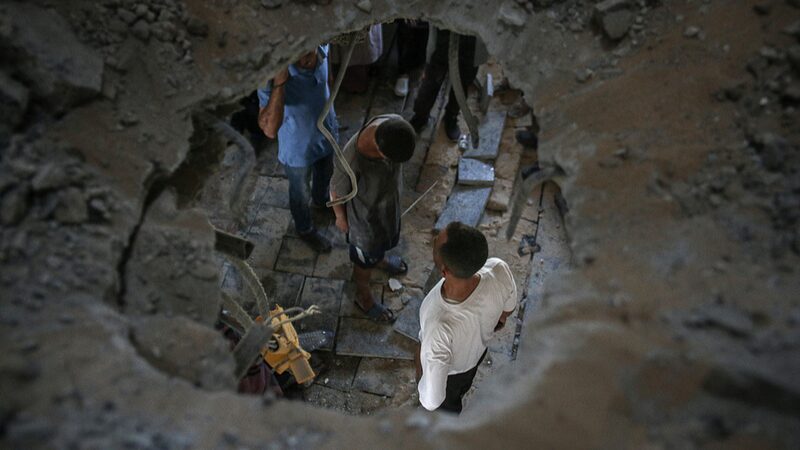 Israeli_Strike_in_Jabalia_Kills_33_Amid_Escalating_Middle_East_Tensions video poster