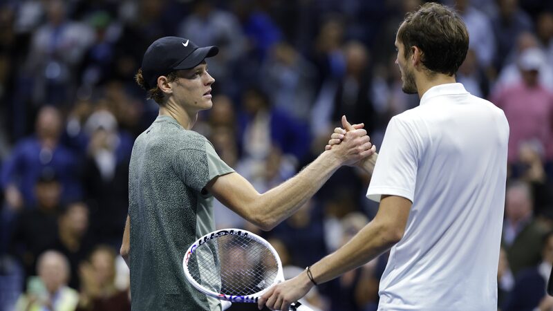 Jannik_Sinner_Triumphs_Over_Medvedev_in_Epic_US_Open_Quarter_final_Clash - Khabar Asia Jannik_Sinner_Triumphs_Over_Medvedev_in_Epic_US_Open_Quarter_final_Clash
