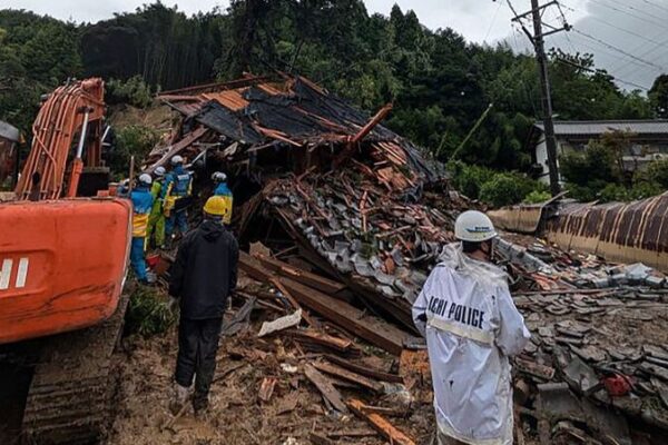 Japan Issues Emergency Warnings as Typhoon Shanshan Nears Japan_Issues_Emergency_Warnings_as_Typhoon_Shanshan_Nears