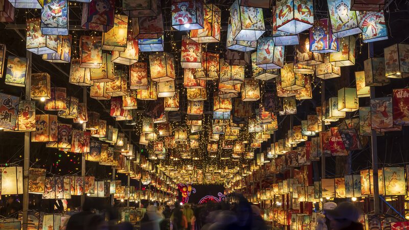 Jilin_s_Lantern_Fair_Dazzles_Visitors_with_Immersive_VR_and_AR_Experiences - Khabar Asia Jilin_s_Lantern_Fair_Dazzles_Visitors_with_Immersive_VR_and_AR_Experiences