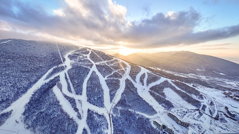 Jilins_Beidahu_Ski_Resort_Welcomes_Winter_Sports_Enthusiasts - Khabar Asia Jilin's Beidahu Ski Resort Welcomes Winter Sports Enthusiasts