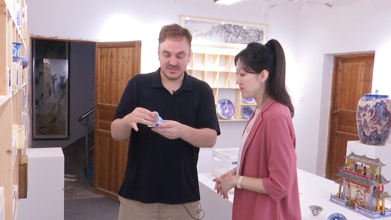 Jingdezhen__China_s_Millennium_Porcelain_Capital_Embraces_Global_Art_Exchange_poster - Khabar Asia Jingdezhen__China_s_Millennium_Porcelain_Capital_Embraces_Global_Art_Exchange video poster