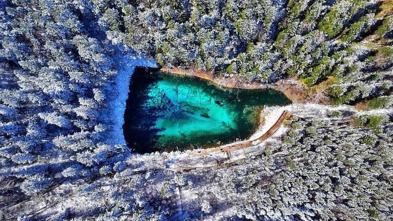 Jiuzhai_Valley_Becomes_a_Winter_Wonderland_After_First_Snowfall - Khabar Asia Jiuzhai Valley Becomes a Winter Wonderland After First Snowfall
