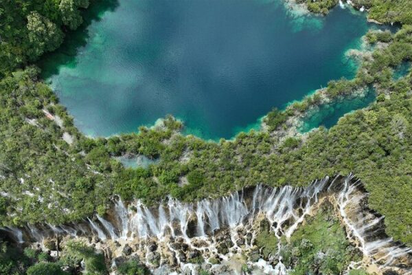 Jiuzhaigou_s_Enchanting_Beauty_Unveiled__A_Tour_with_Director_Zhao_Demeng video poster