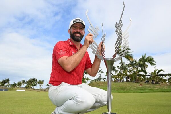 John Parry Ends 14-Year Wait with Victory at Mauritius Open John_Parry_Ends_14_Year_Wait_with_Victory_at_Mauritius_Open