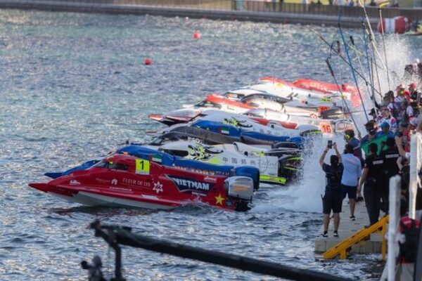 Jonas Andersson Triumphs as F1H2O World Championship Concludes in Sharjah Jonas_Andersson_Triumphs_as_F1H2O_World_Championship_Concludes_in_Sharjah video poster