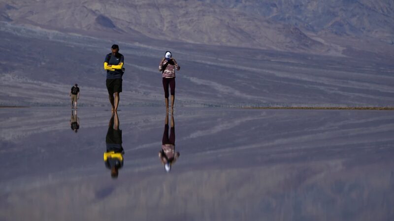 Kayakers_Explore_Rare_Lake_in_Death_Valley_After_Unprecedented_Rains - Khabar Asia Kayakers Explore Rare Lake in Death Valley After Unprecedented Rains