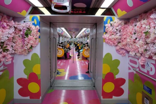 Kunming Metro Launches Vibrant Spring-Themed Train on Line 4 Kunming Metro Launches Vibrant Spring-Themed Train on Line 4