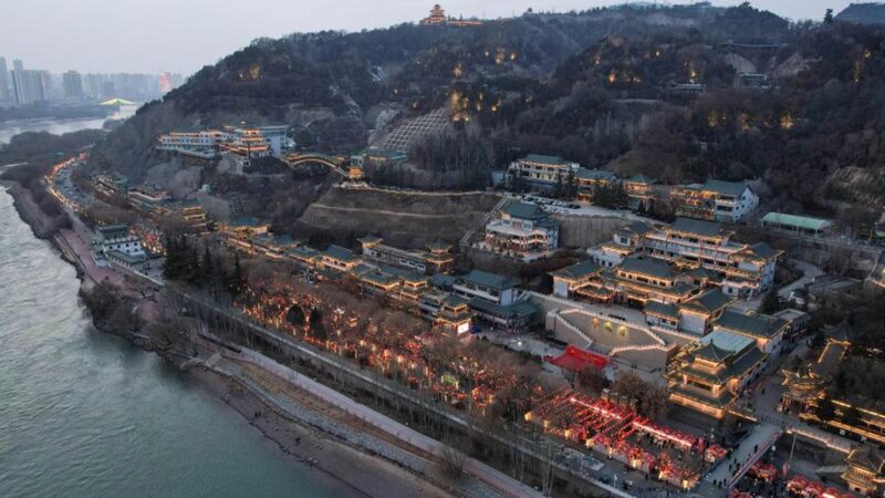 Lanzhou_Celebrates_Lunar_New_Year_with_Festive_Fair_Along_Yellow_River - Khabar Asia Lanzhou Celebrates Lunar New Year with Festive Fair Along Yellow River