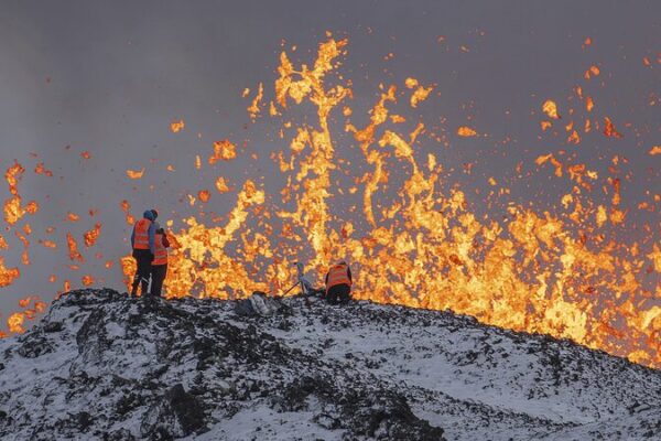 Lava Flows Decrease in Iceland’s Volcano Eruption; Flights Unaffected Lava Flows Decrease in Iceland's Volcano Eruption; Flights Unaffected