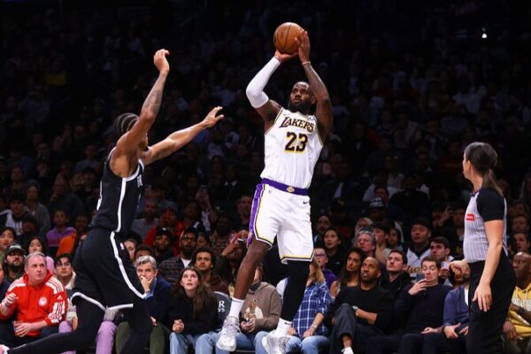 LeBron_James_Hits_Nine_3-Pointers_Reflects_on_Retirement_After_40-Point_Game - Khabar Asia LeBron James Hits Nine 3-Pointers, Reflects on Retirement After 40-Point Game