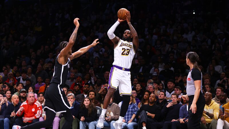 LeBron James Hits Nine 3-Pointers, Reflects on Retirement After 40-Point Game