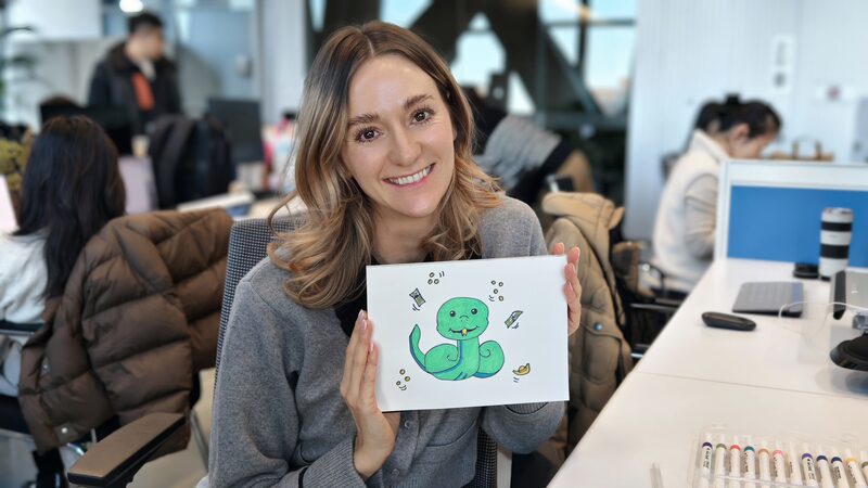Leonie_Zeumer_s_Snake_Painting_Invokes_Wealth_for_the_Year_Ahead_poster - Khabar Asia Leonie_Zeumer_s_Snake_Painting_Invokes_Wealth_for_the_Year_Ahead video poster