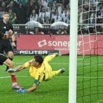 Leverkusen_Edge_Monchengladbach_3_2_in_Dramatic_Bundesliga_Opener