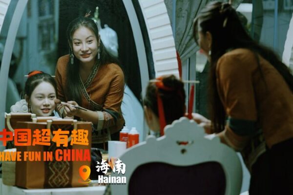 Li Ethnic Designer Fu Huili Brings Forest Fashion to Life in Hainan Li_Ethnic_Designer_Fu_Huili_Brings_Forest_Fashion_to_Life_in_Hainan
