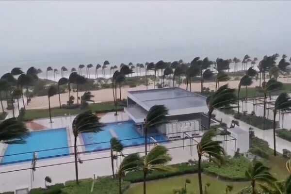 Live_Updates__Hurricane_Helene_Batters_Florida_with_Powerful_Storm video poster