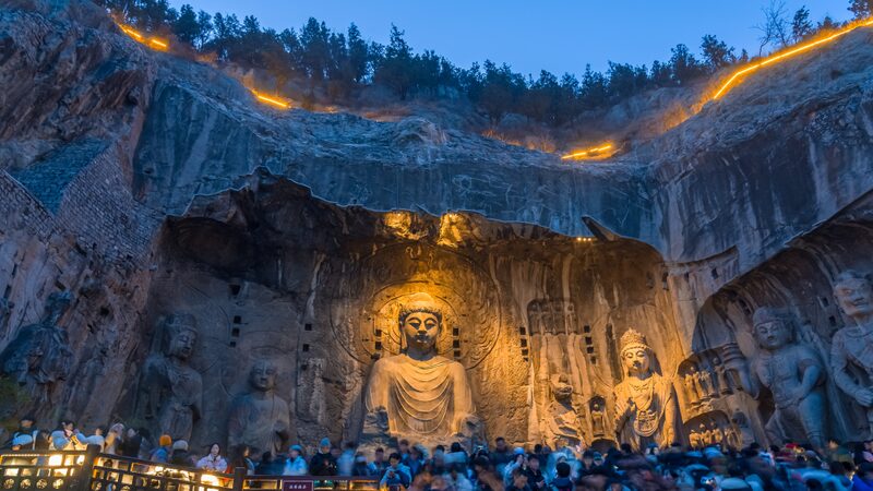 Longmen_Grottoes_Lushena_Buddha_Illuminated_for_New_Year_Celebrations - Khabar Asia Longmen Grottoes' Lushena Buddha Illuminated for New Year Celebrations