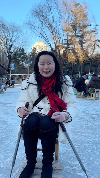 Lucy_Embarks_on_First_Ice_Skating_Adventure_at_Beijing_s_Frozen_Tuanjie_Lake_poster - Khabar Asia Lucy_Embarks_on_First_Ice_Skating_Adventure_at_Beijing_s_Frozen_Tuanjie_Lake video poster