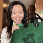 Lucy_Unveils_HIIFF_Media_Bag_Treasures_at_the_6th_Hainan_Island_Film_Festival