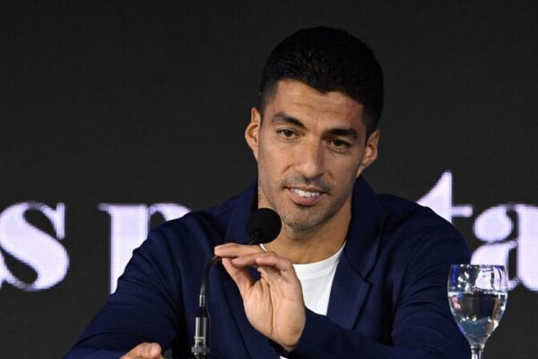 Luis Suarez Bids Farewell to International Football After Paraguay Qualifier Luis_Suarez_Bids_Farewell_to_International_Football_After_Paraguay_Qualifier