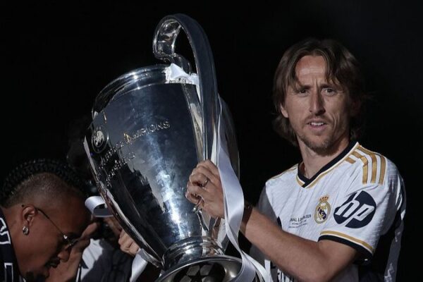Luka Modric Signs One-Year Extension with Real Madrid Until 2024