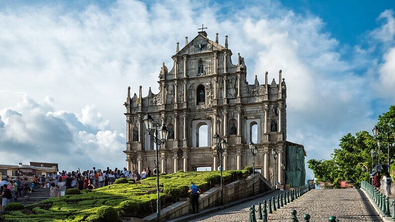 Macaos_Ruins_of_Saint_Pauls_A_Timeless_Blend_of_East_and_West - Khabar Asia Macao's Ruins of Saint Paul's: A Timeless Blend of East and West