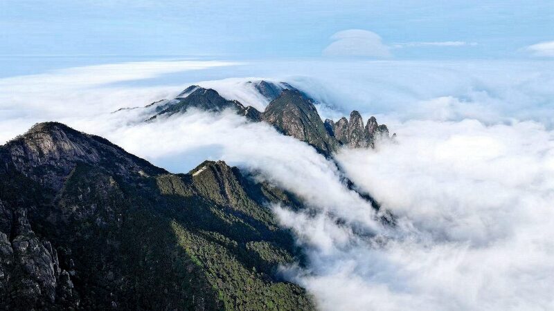 Majestic_Sea_of_Clouds_Enchants_Visitors_at_Mount_Yingpan__Jiangxi - Khabar Asia Majestic_Sea_of_Clouds_Enchants_Visitors_at_Mount_Yingpan__Jiangxi