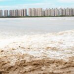 Majestic_Tidal_Bore_Peaks_on_Qiantang_River_s_17th_Day_of_Eighth_Lunar_Month video poster