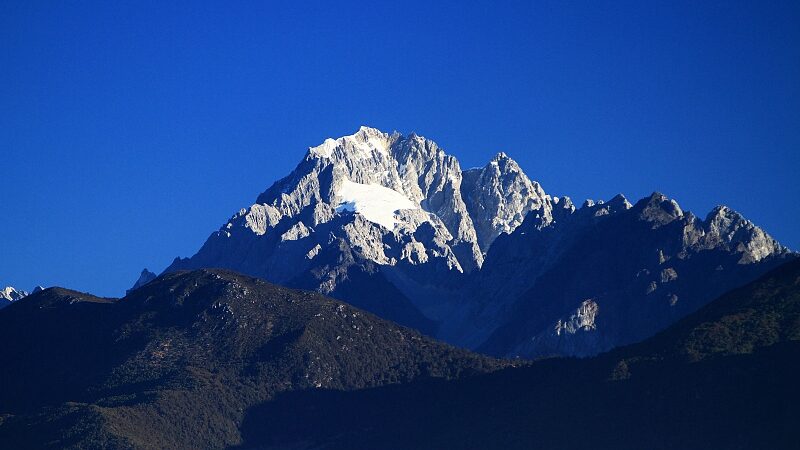Majestic_Yulong_Snow_Mountain_A_Jewel_in_Southwest_Chinas_Yunnan_Province_poster - Khabar Asia Majestic Yulong Snow Mountain: A Jewel in Southwest China's Yunnan Province video poster