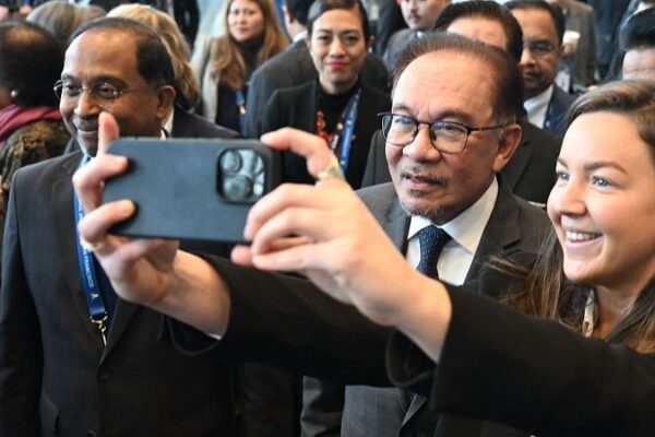 Malaysia Targets $107 Billion Investment to Become Global Semiconductor Hub Malaysia Targets $107 Billion Investment to Become Global Semiconductor Hub