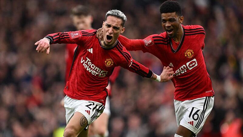Manchester_United_Ends_Liverpools_Quadruple_Quest_in_Epic_7-Goal_Thriller - Khabar Asia Manchester United Ends Liverpool's Quadruple Quest in Epic 7-Goal Thriller
