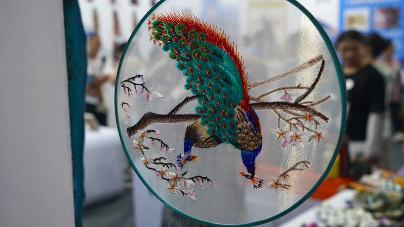 Manchu_Embroidery__1_300_Years_of__Oil_Paintings__in_Needlework - Khabar Asia Manchu_Embroidery__1_300_Years_of__Oil_Paintings__in_Needlework