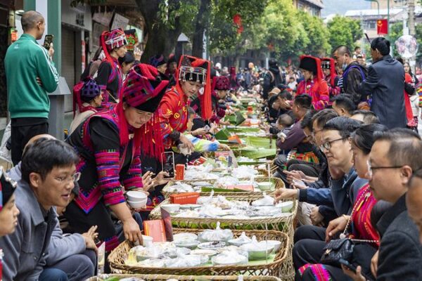 Massive 4,065-Table Street Banquet Celebrates Hani New Year in Yunnan Massive 4,065-Table Street Banquet Celebrates Hani New Year in Yunnan