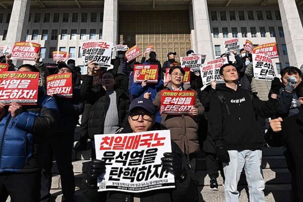 Massive Protests Erupt in Seoul Demanding President Yoon’s Impeachment Massive_Protests_Erupt_in_Seoul_Demanding_President_Yoon_s_Impeachment video poster