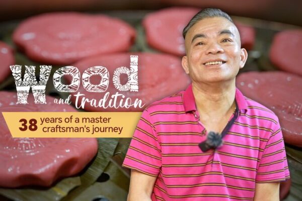 Master_Craftsman_Fights_to_Preserve_Traditional_Woodcarving_in_East_China_s_Xiamen_City video poster