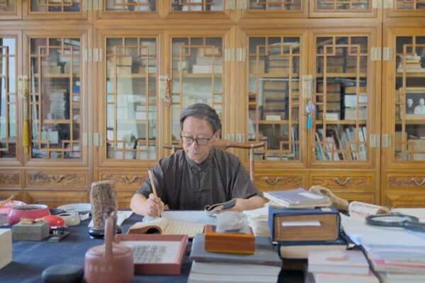 Master Painter Wu Yueshi Advocates Classical Reading for Artistic Success video poster