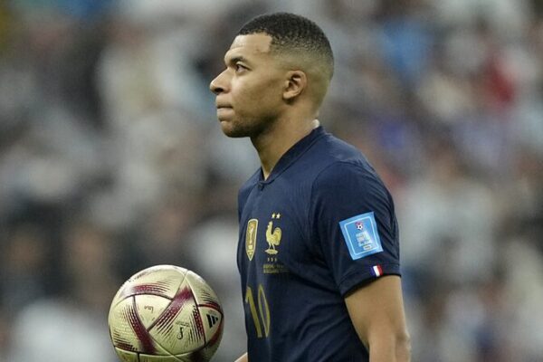 Mbappe Announces PSG Exit at Season’s End, Sparking Global Speculation Mbappe Announces PSG Exit at Season's End, Sparking Global Speculation
