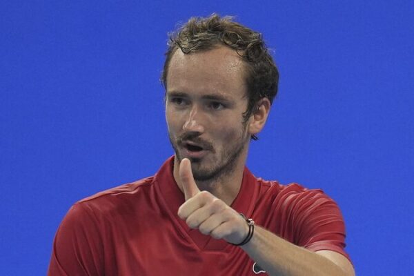 Medvedev__Sinner_secure_places_in_quarterfinals_at_China_Open