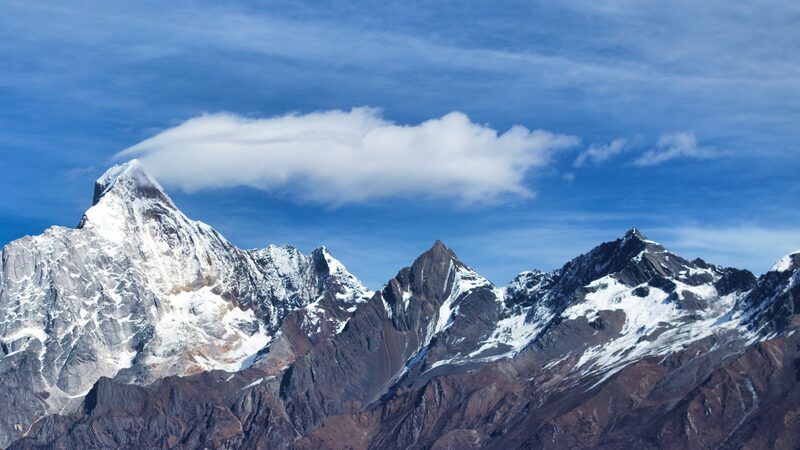 Mesmerizing_Hat-Shaped_Clouds_Captivate_Skywatchers_Across_Asia_poster - Khabar Asia Mesmerizing Hat-Shaped Clouds Captivate Skywatchers Across Asia video poster