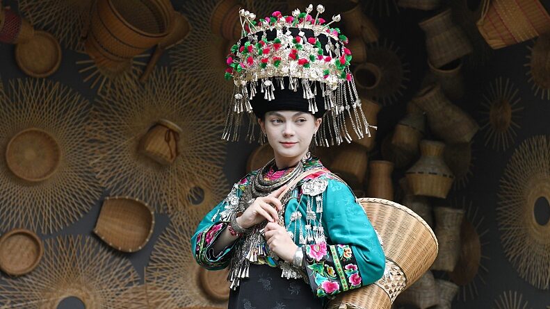 Miao_Ethnic_Attire_Shines_at_2023_China_Fenghuang_Silver_Culture_Festival - Khabar Asia Miao Ethnic Attire Shines at 2023 China Fenghuang Silver Culture Festival