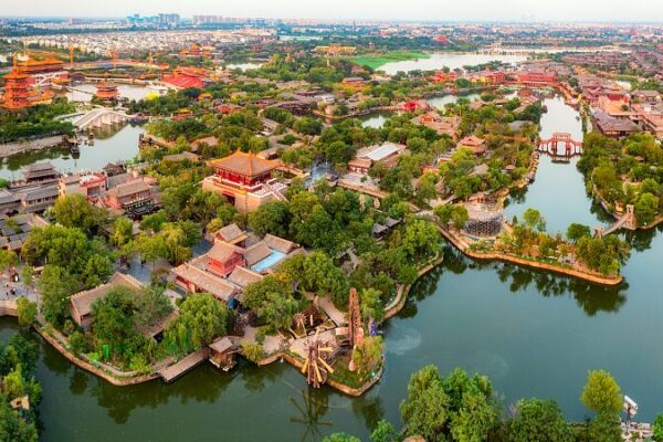 Millennium City Park Brings Ancient Chinese Painting to Life in Kaifeng Millennium City Park Brings Ancient Chinese Painting to Life in Kaifeng